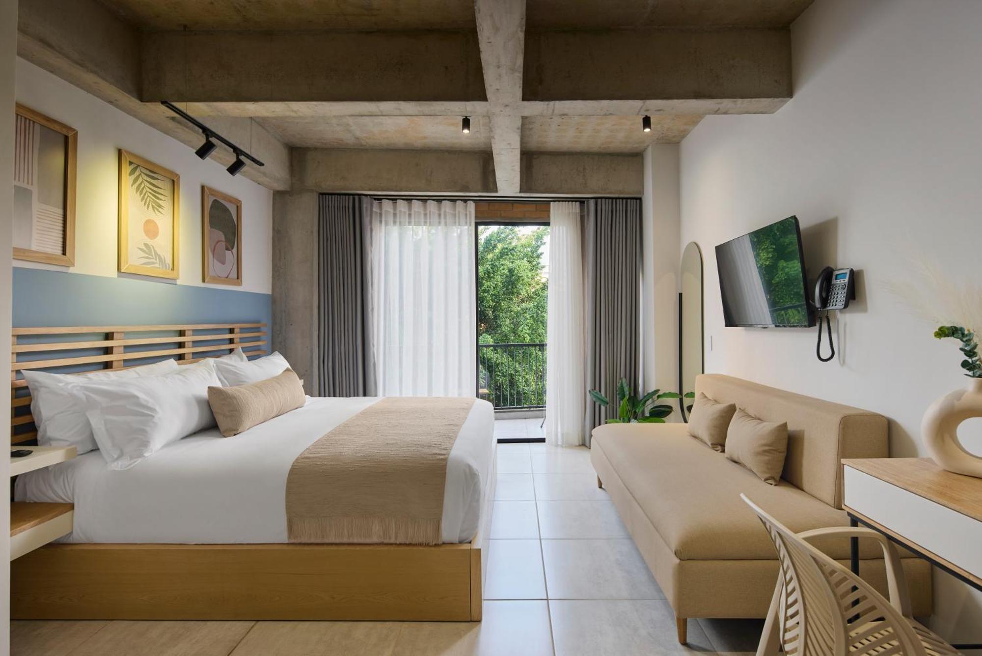 30 Living Suites Medellin Exterior photo